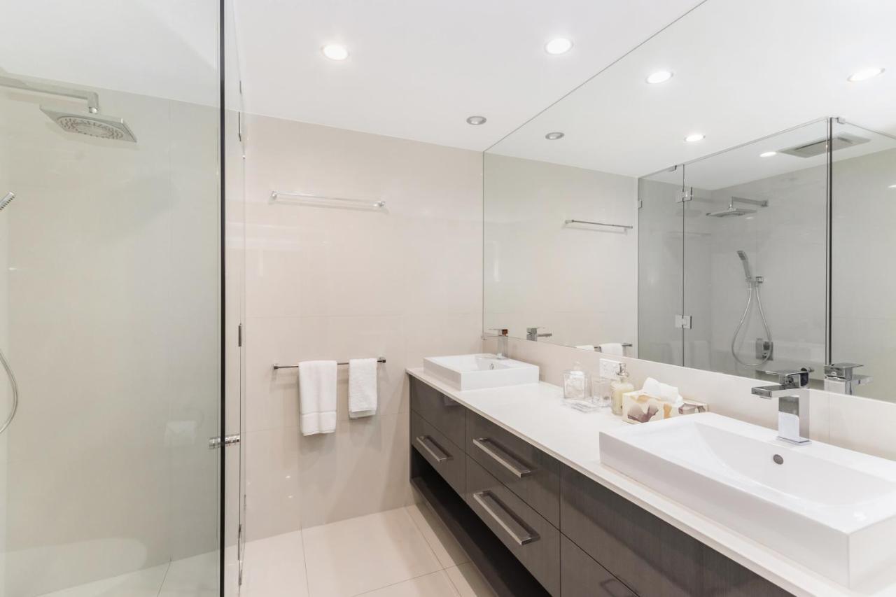 Luxury Pool Side Apartment In Beachfront Resort Cairns Exterior foto