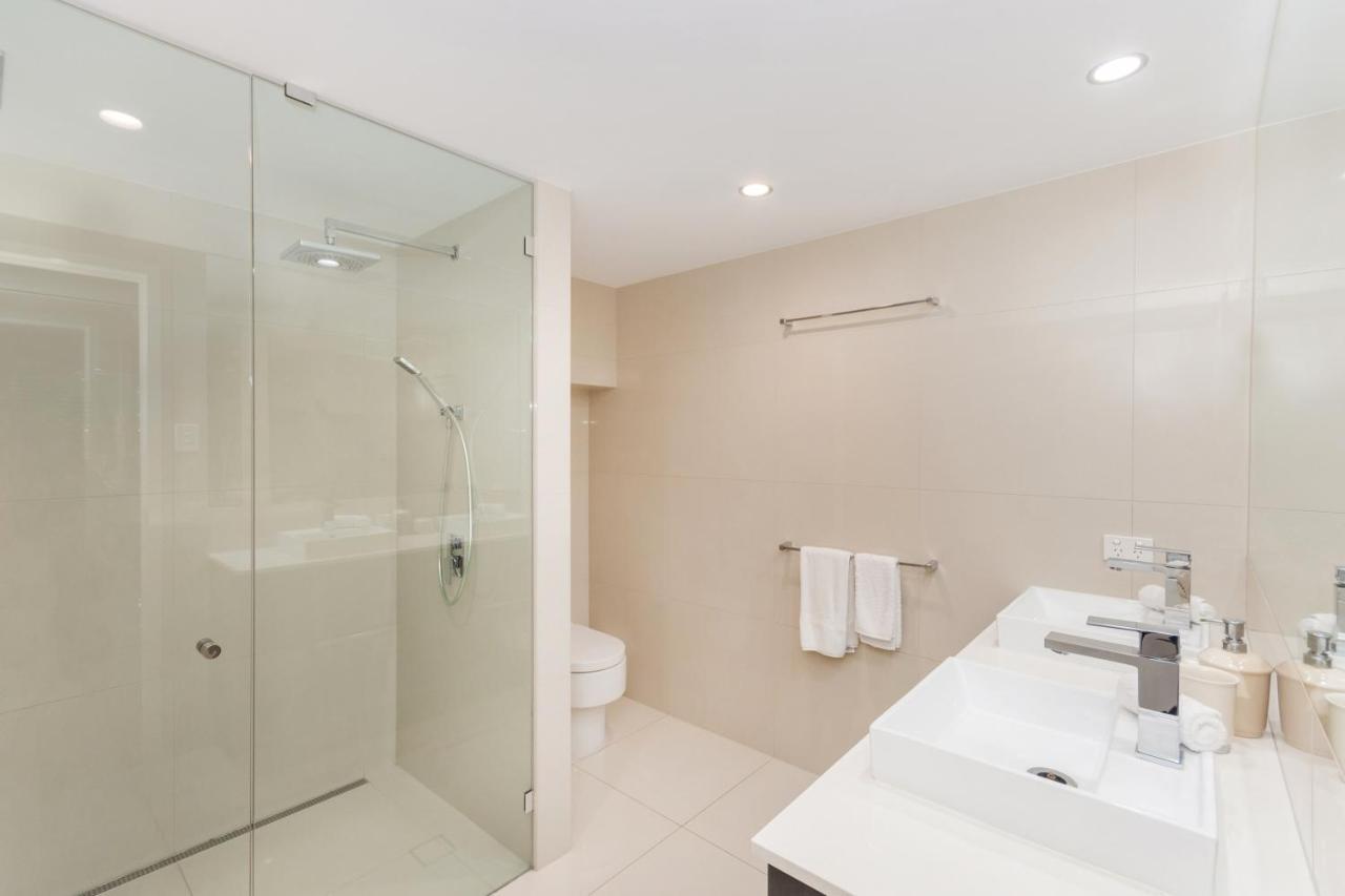Luxury Pool Side Apartment In Beachfront Resort Cairns Exterior foto