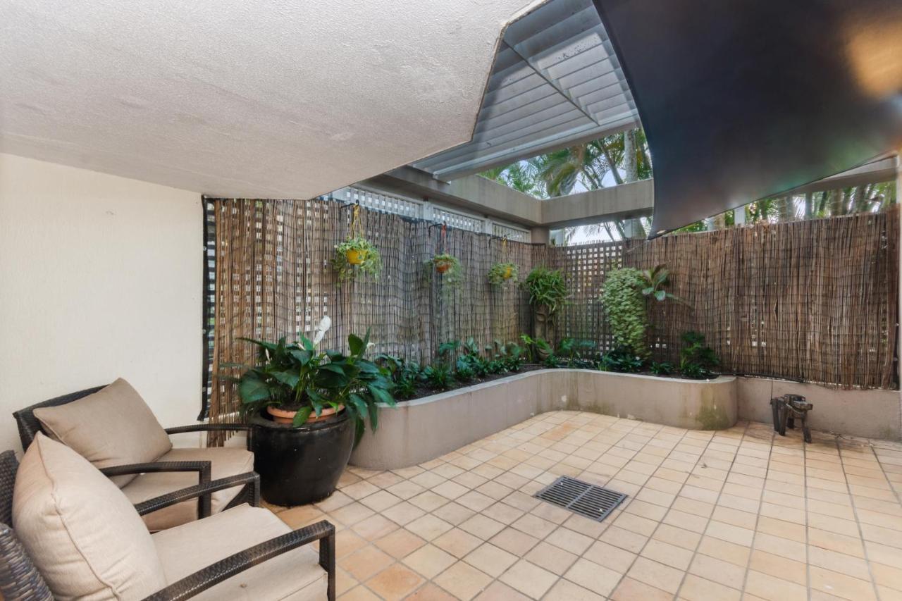 Luxury Pool Side Apartment In Beachfront Resort Cairns Exterior foto