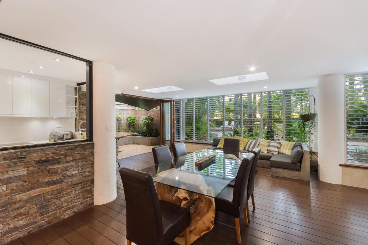 Luxury Pool Side Apartment In Beachfront Resort Cairns Exterior foto