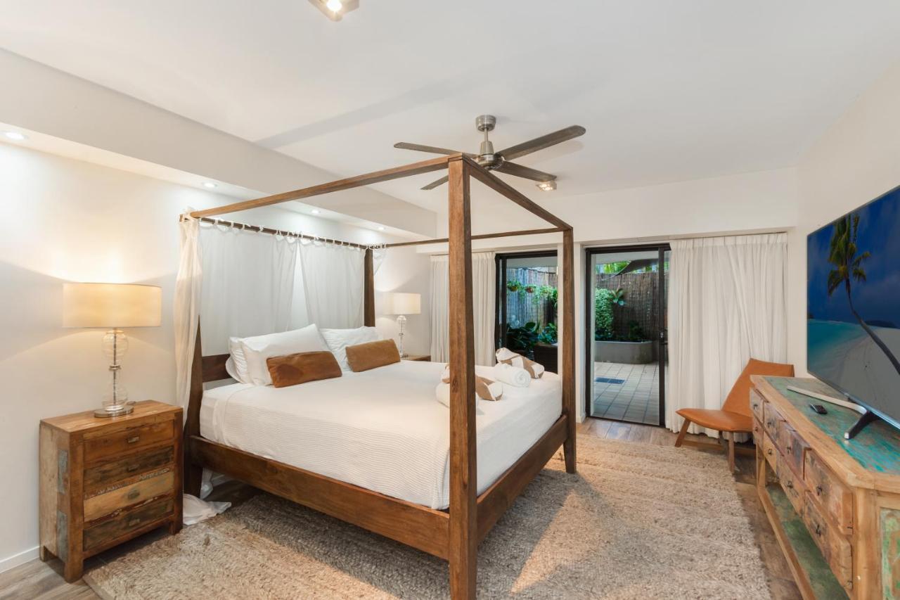 Luxury Pool Side Apartment In Beachfront Resort Cairns Exterior foto