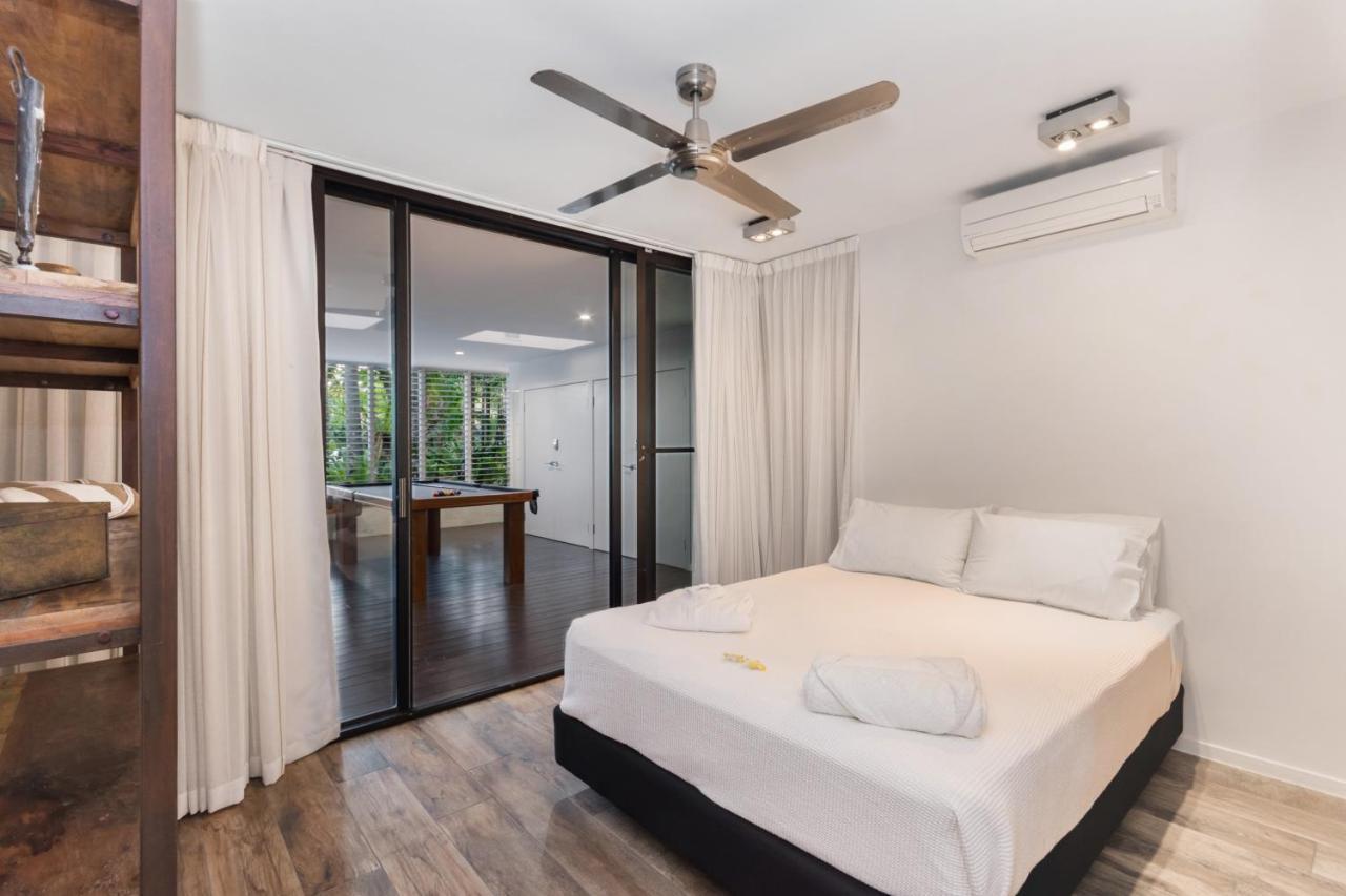 Luxury Pool Side Apartment In Beachfront Resort Cairns Exterior foto
